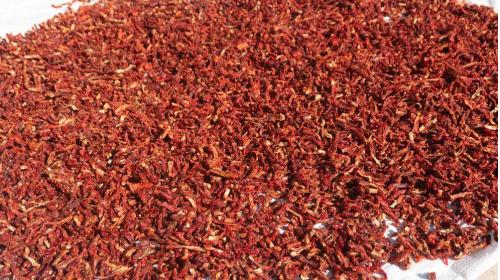 GÜNEŞTE KURUTULMUŞ TUZLU DOMATES ŞERİT KESİM