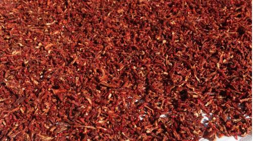 GÜNEŞTE KURUTULMUŞ TUZLU DOMATES ŞERİT KESİM