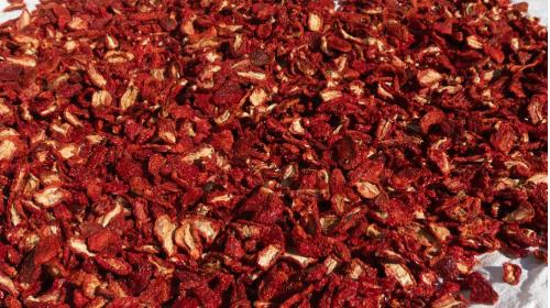 GÜNEŞTE KURUTULMUŞ TUZLU DOMATES HALVE KESİM